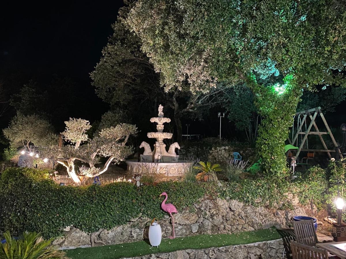 Bed and Breakfast La Vie Est Belle En Provence Tourves Esterno foto